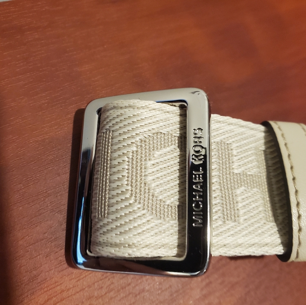 MICHAEL Michael Kors Cream Crossbody Bag - Picture 3 of 9
